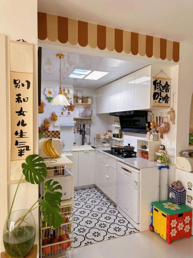 “老破小”但是看完装修我立马闭嘴了开元ky棋牌上海一家四口挤在40平(图5)